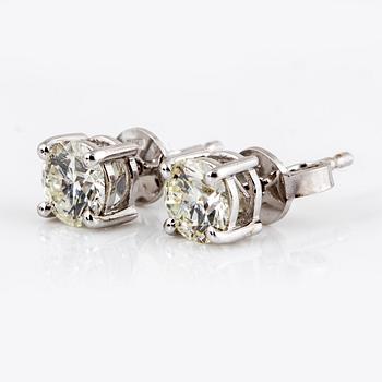 Brilliant-cut diamond earrings, totalt 1,11 ct,  K/Vs-si-p.