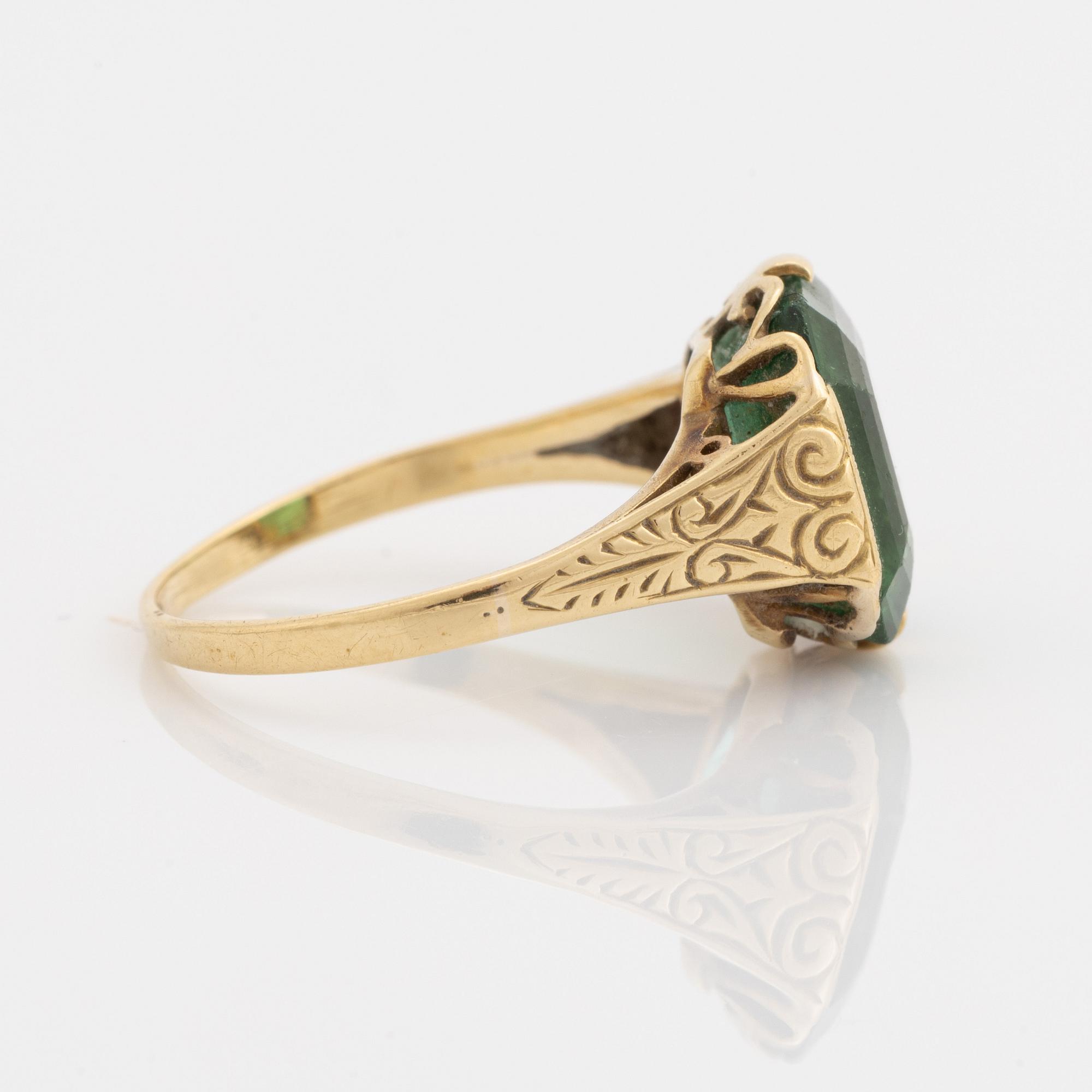Ring, guld och grön turmalin.