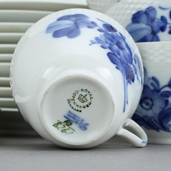 KAFFESERVIS, 19 delar, "Blå blomst", Royal Copenhagen, 1900-tal.