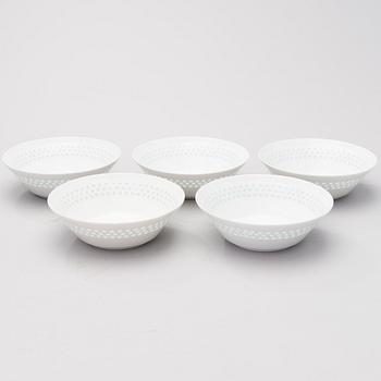 FRIEDL HOLZER-KJELLBERG, ASTIASTO, 34 osaa, "Helmi", riisiposliinia, signeeratut F.H.Kj. Arabia Finland.