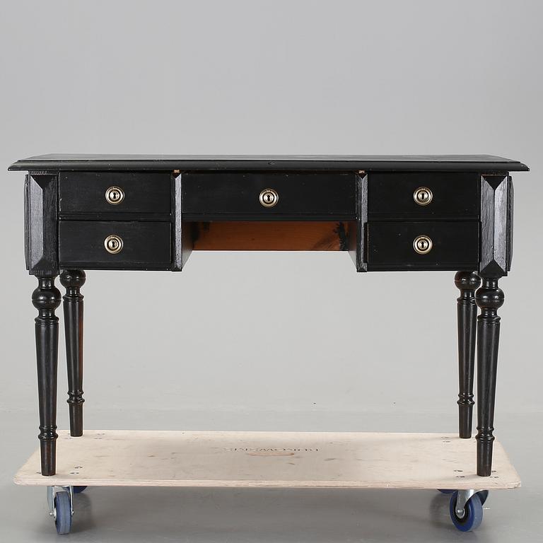 SKRIVBORD, nyrenässans, 1800-talets slut.