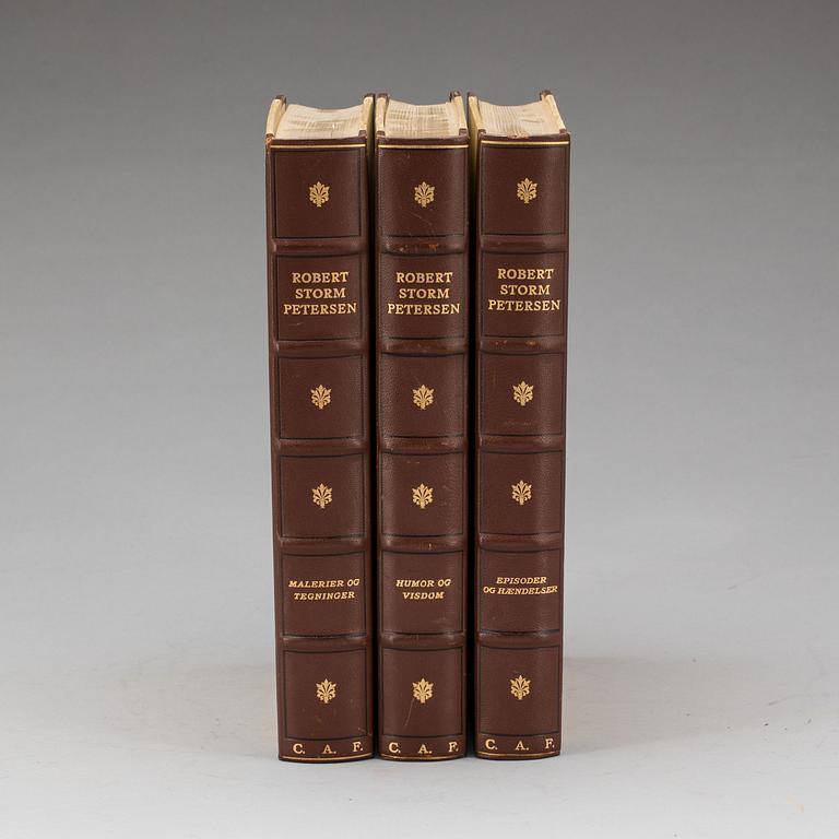 BÖCKER, 3 vol. "Episoder og Hændelser" av Robert Storm Petersen, Carit Andersen Forlag København 1956.