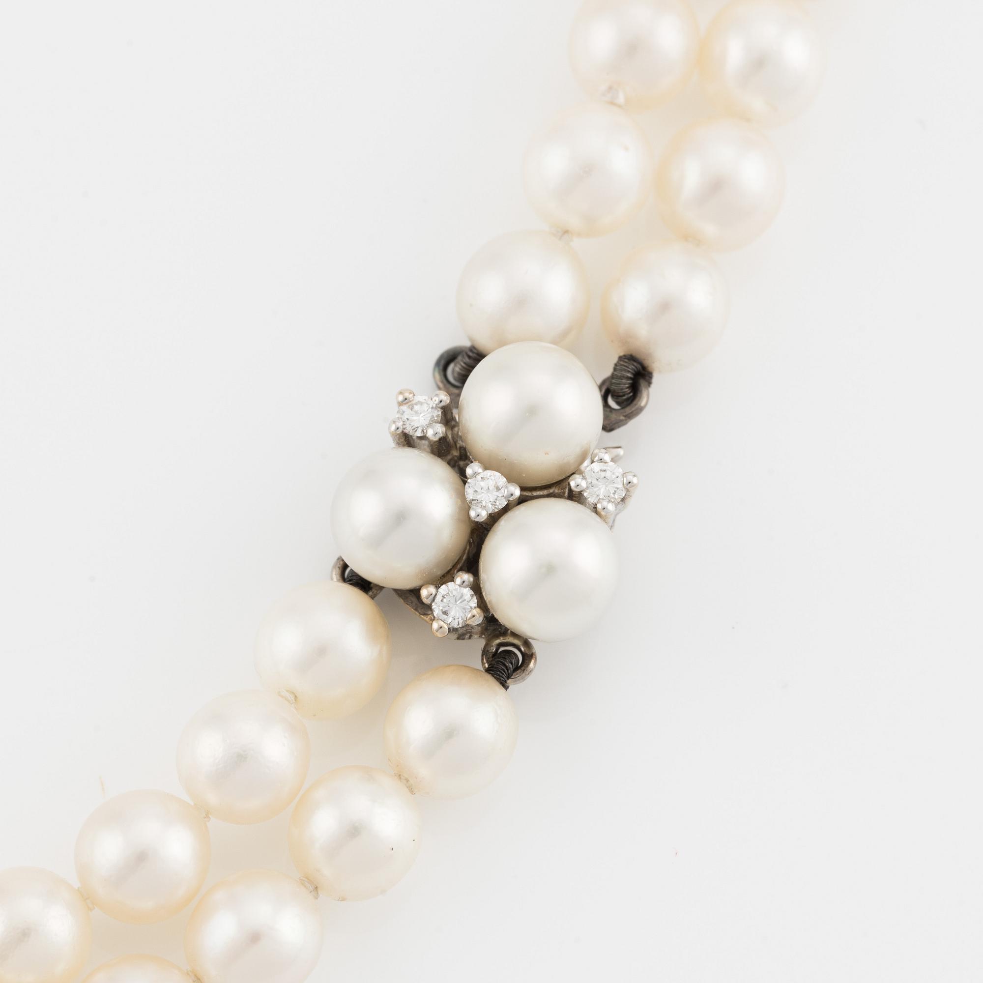 Pärlcollier, tvåradig, med odlade pärlor.