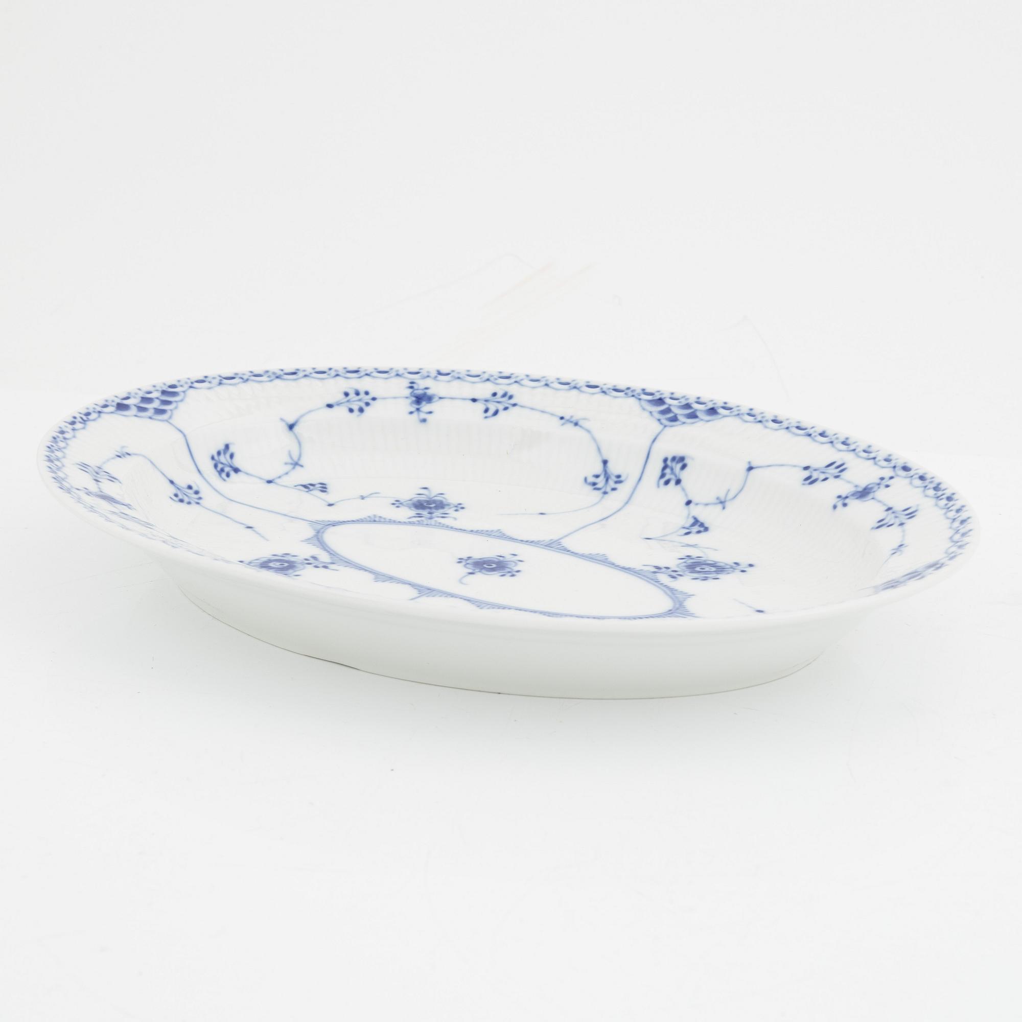 Kaffeservis/frukostservis, porslin, 23 delar, "Musselmalet", Royal Copenhagen, Denmark.