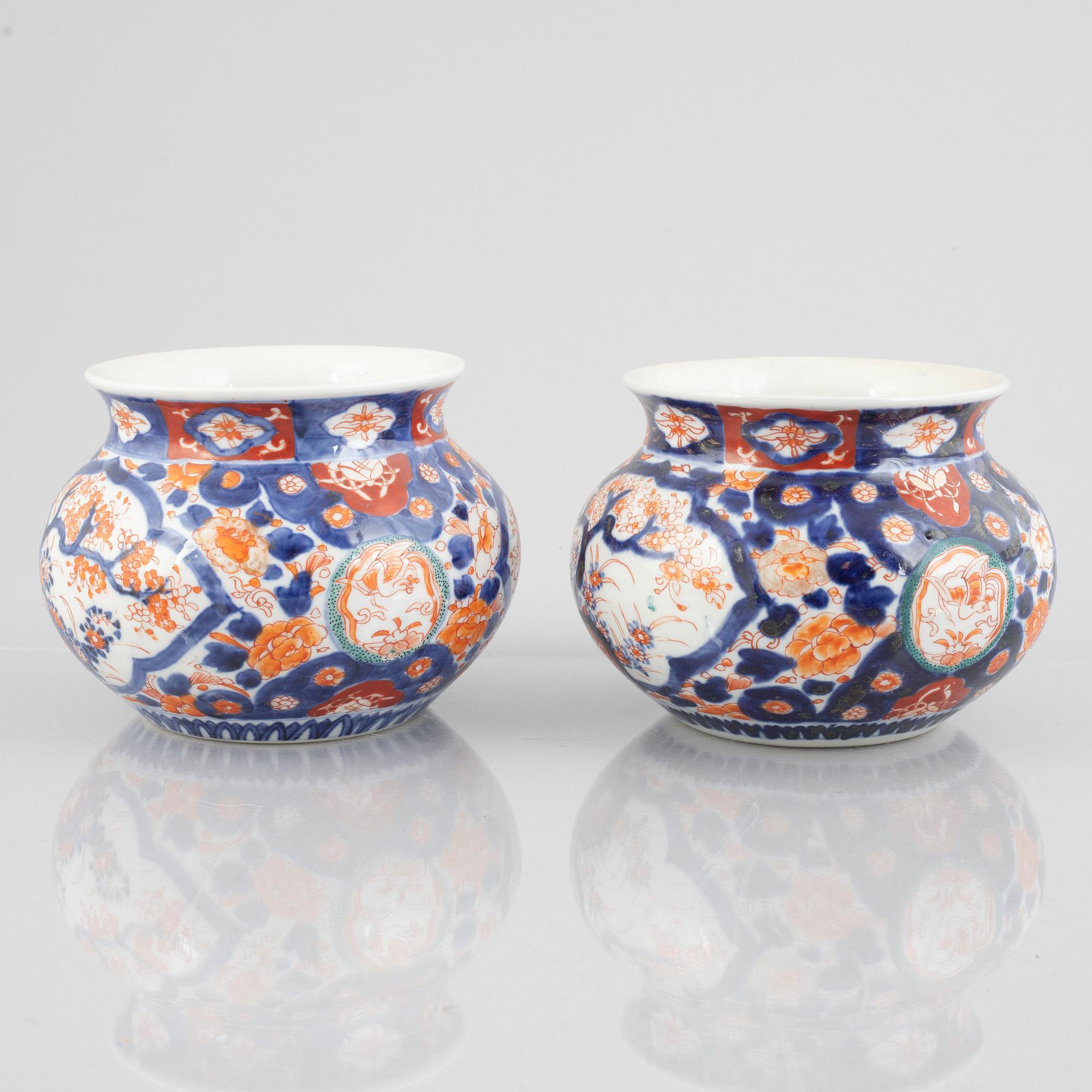 A dish and a pair of pots, porcelain, Japan, early 20th century.