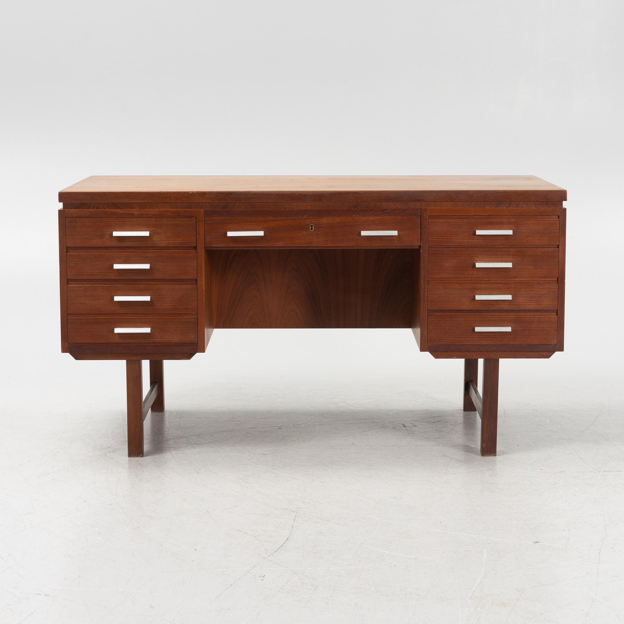 Skrivbord, sannlikt Danmark, 1900-talets senare hälft.