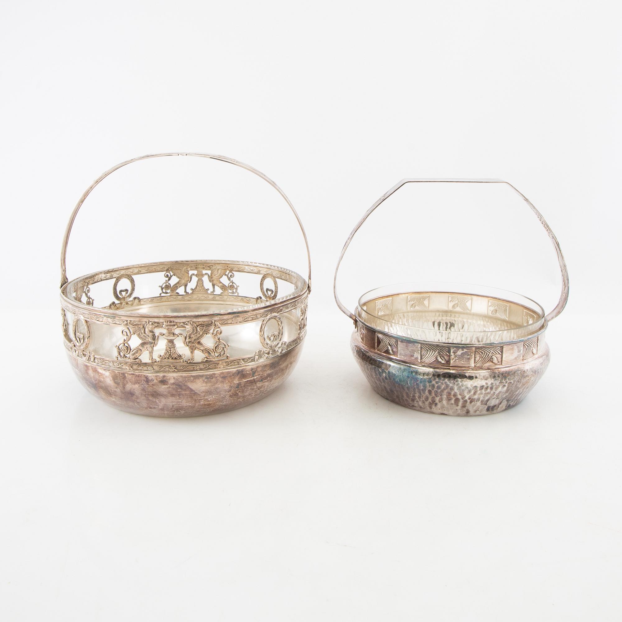Two henkelskålar in silver-plated metal from the early 20th century, one marked Wurtembergische Metalwarenfabrik, Art Nouveau.