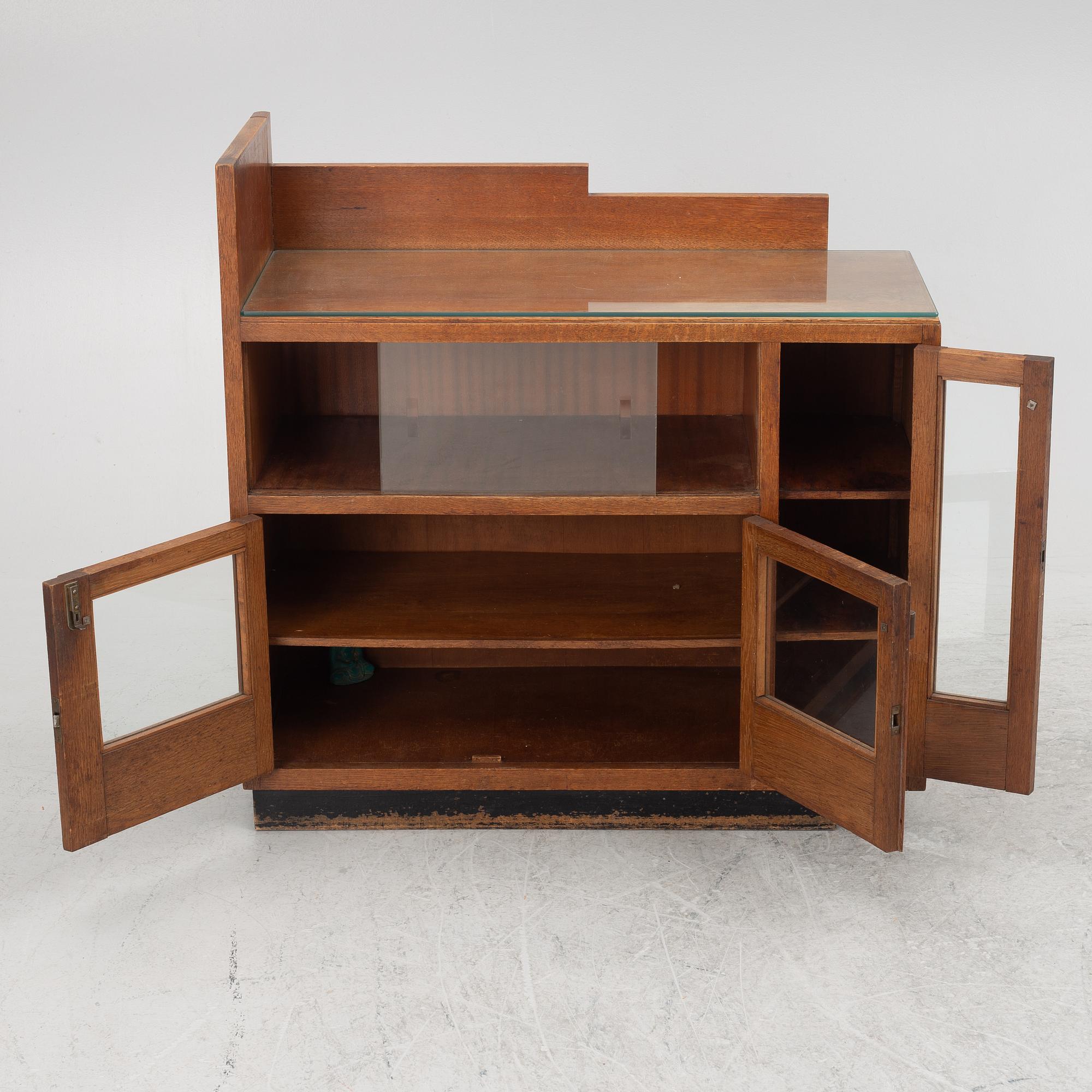 A display cabinet, first half of the 20th century.