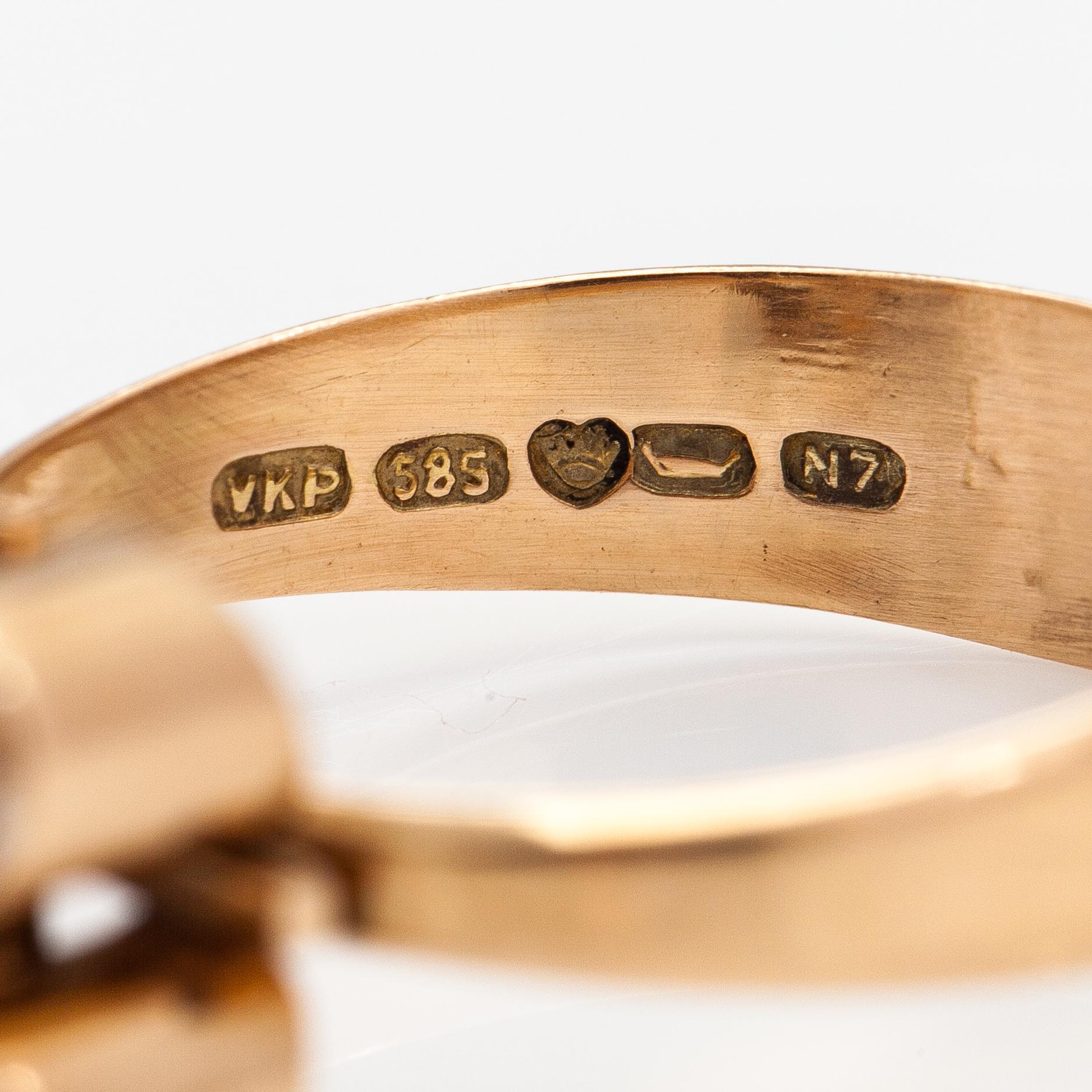Ring och hänge, 14K guld och syntetsika spineller. Finland 1965 och 1966.