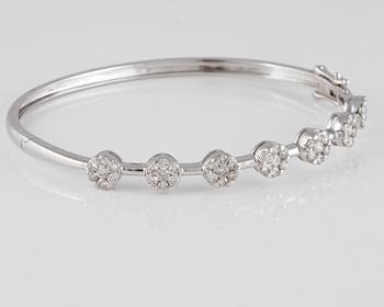 ARMBAND, 18K vitguld med briljantslipade diamanter ca 1,48 ct. Vikt 9,9 gram.
