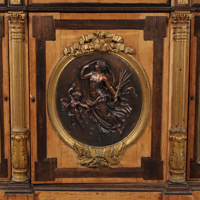 SKÄNK, Louis XVI-stil, 1900-talets första hälft.