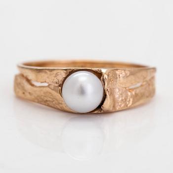 Björn Weckström,  ring, "Lapplands vår", 14K guld och odlad pärla, Lapponia 1975.