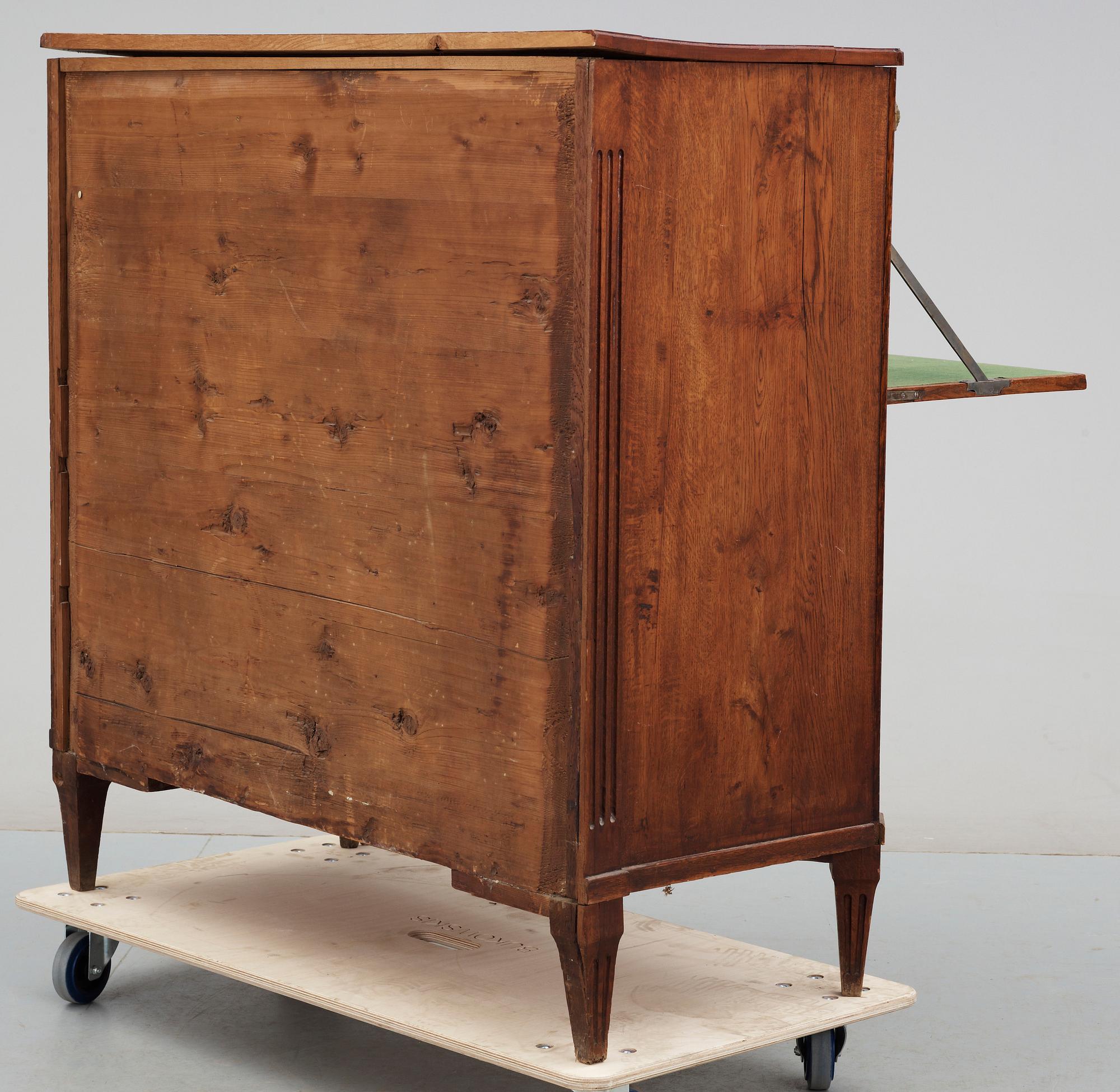 CHIFFONJÉ, sengustaviansk, 1800-talets början.