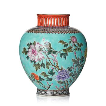 A Chinese Republic vase, 20th Century.