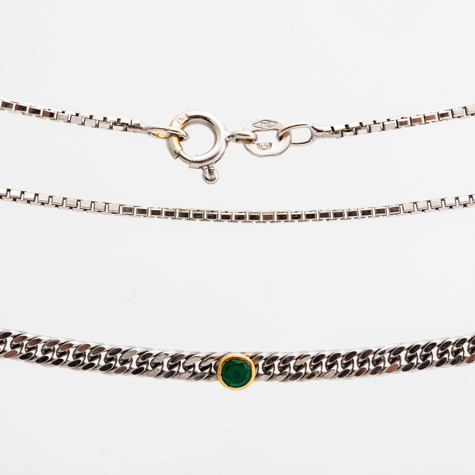 2 chains 18k whitegold, 1 with green stones, total weight 12,4 g.
