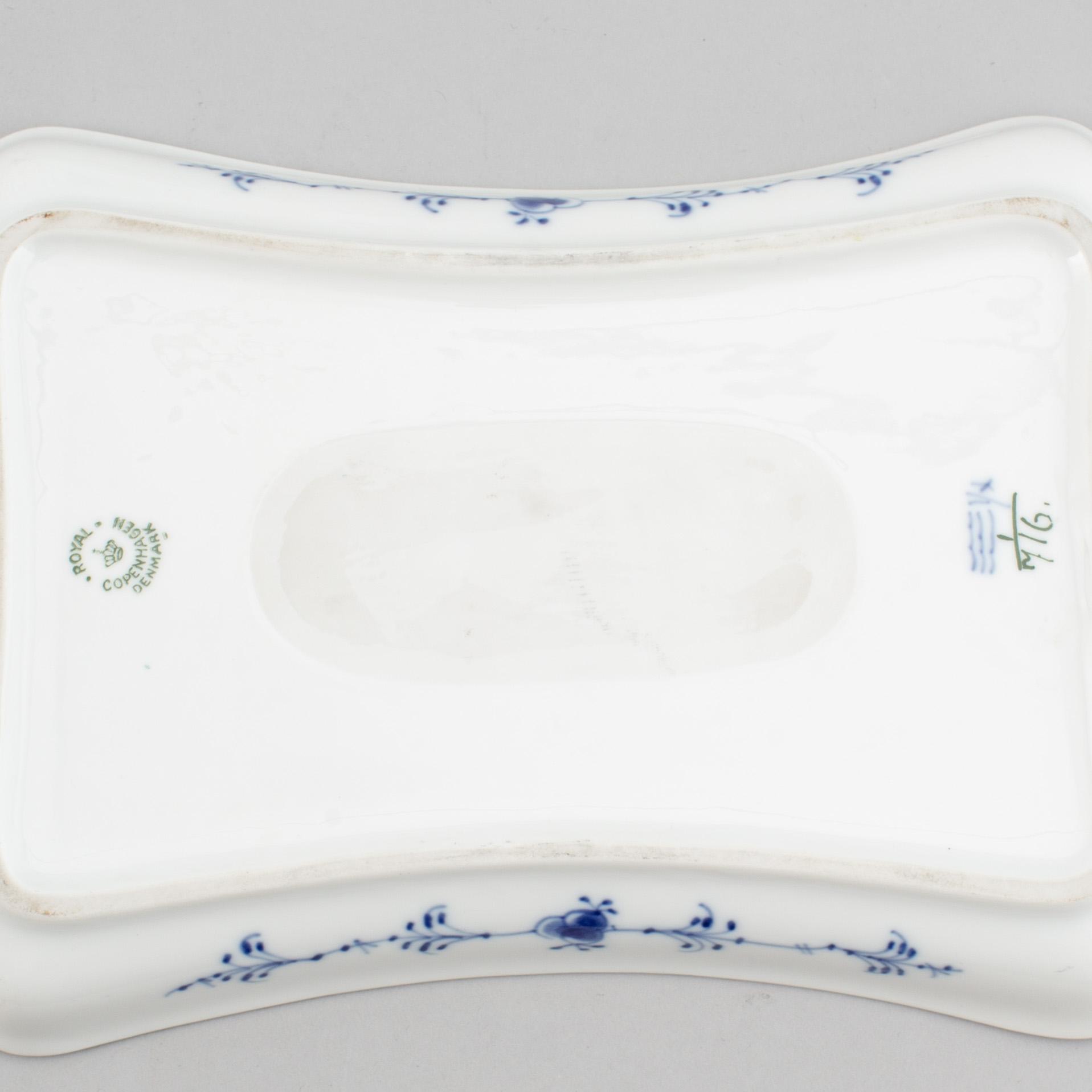 ROYAL COPENHAGEN, a part 'Musselmalet' service, Denmark (33 pieces).