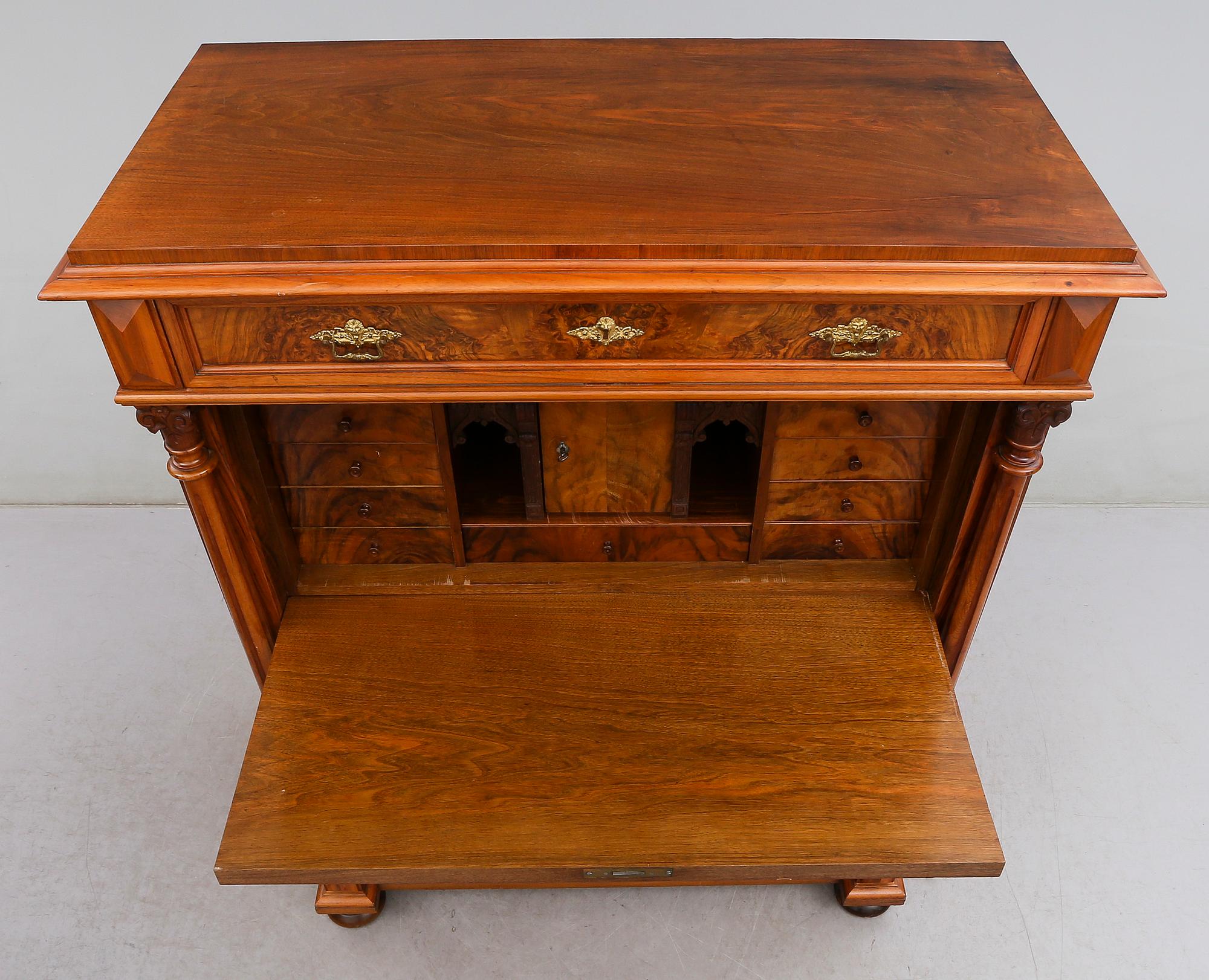 CHIFFONJÉ, 1800-talets andra hälft.