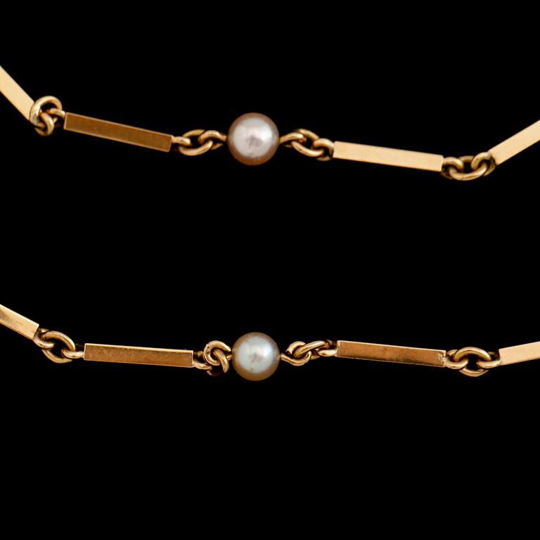 COLLIER, 18 k guld med odlade pärlor, total vikt ca 16 g.