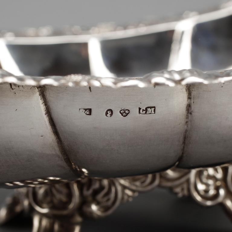 SKÅLFAT, silver, Gustaf Möllenborg, Stockholm, 1800-talets första hälft (otydlig årsstämpel). Vikt ca 408 gram.