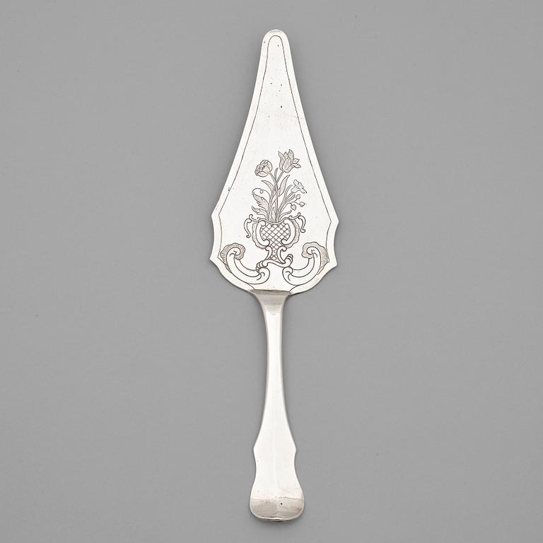 Isak Sauer, tårtspade, silver, Stockholm 1762. Rokoko.