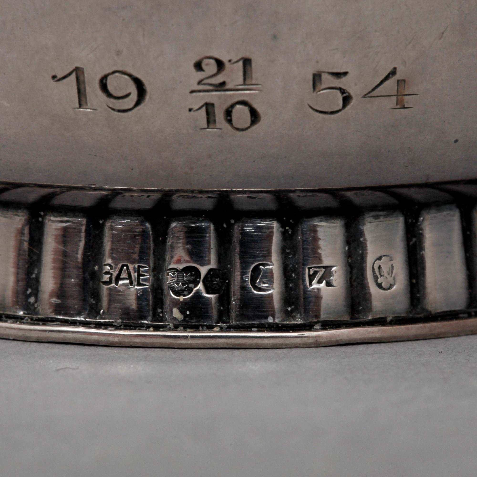 BÄGARE och SKÅL, silver, GAB, Stockholm 1950 resp TESI, Stockholm 1960. Tot vikt c:a 310 g.