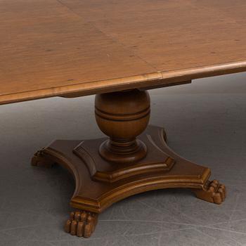 an oak dining table, first half of the 20th century.