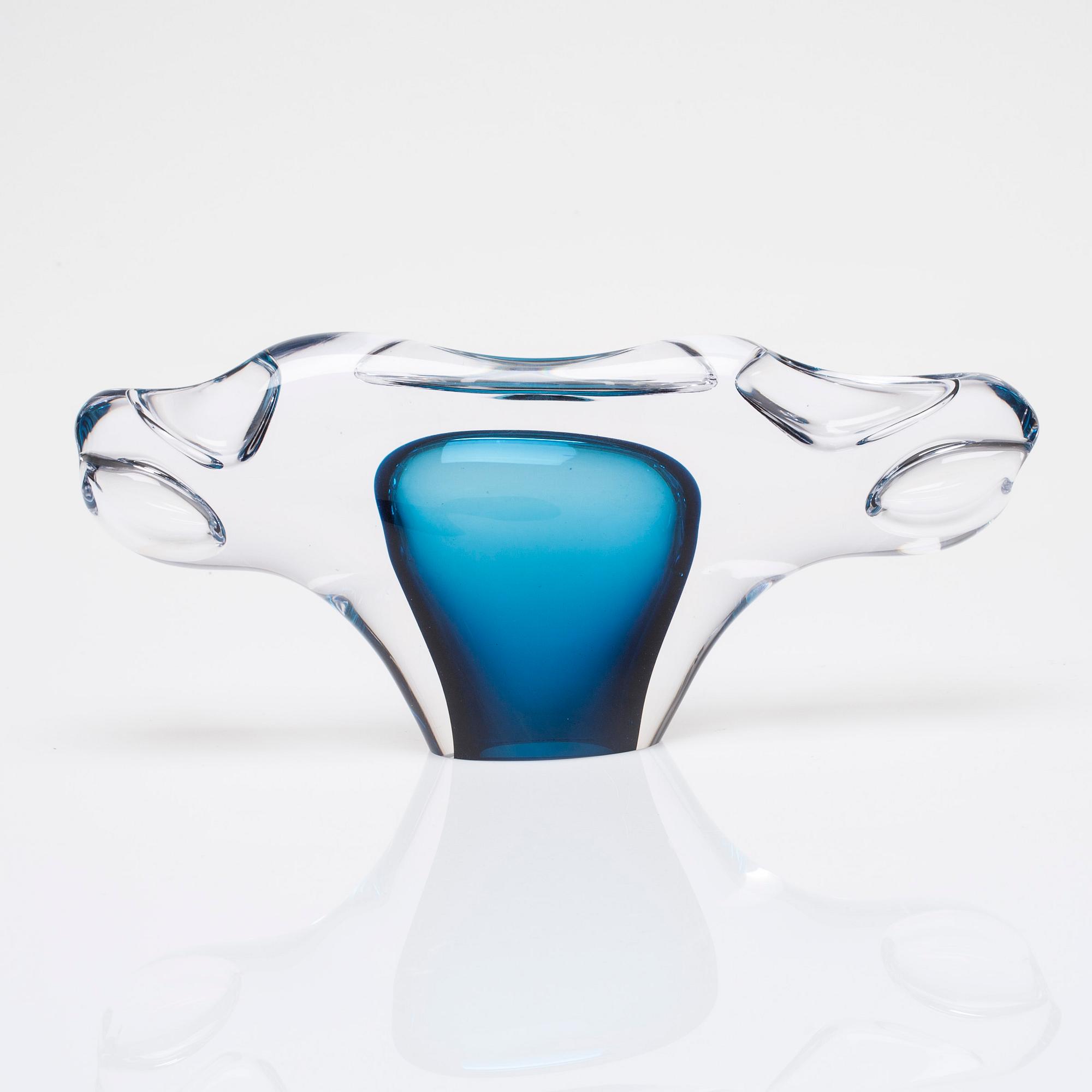 GLASSKULPTUR, signerad "Kari Alakoski Nj 2011".