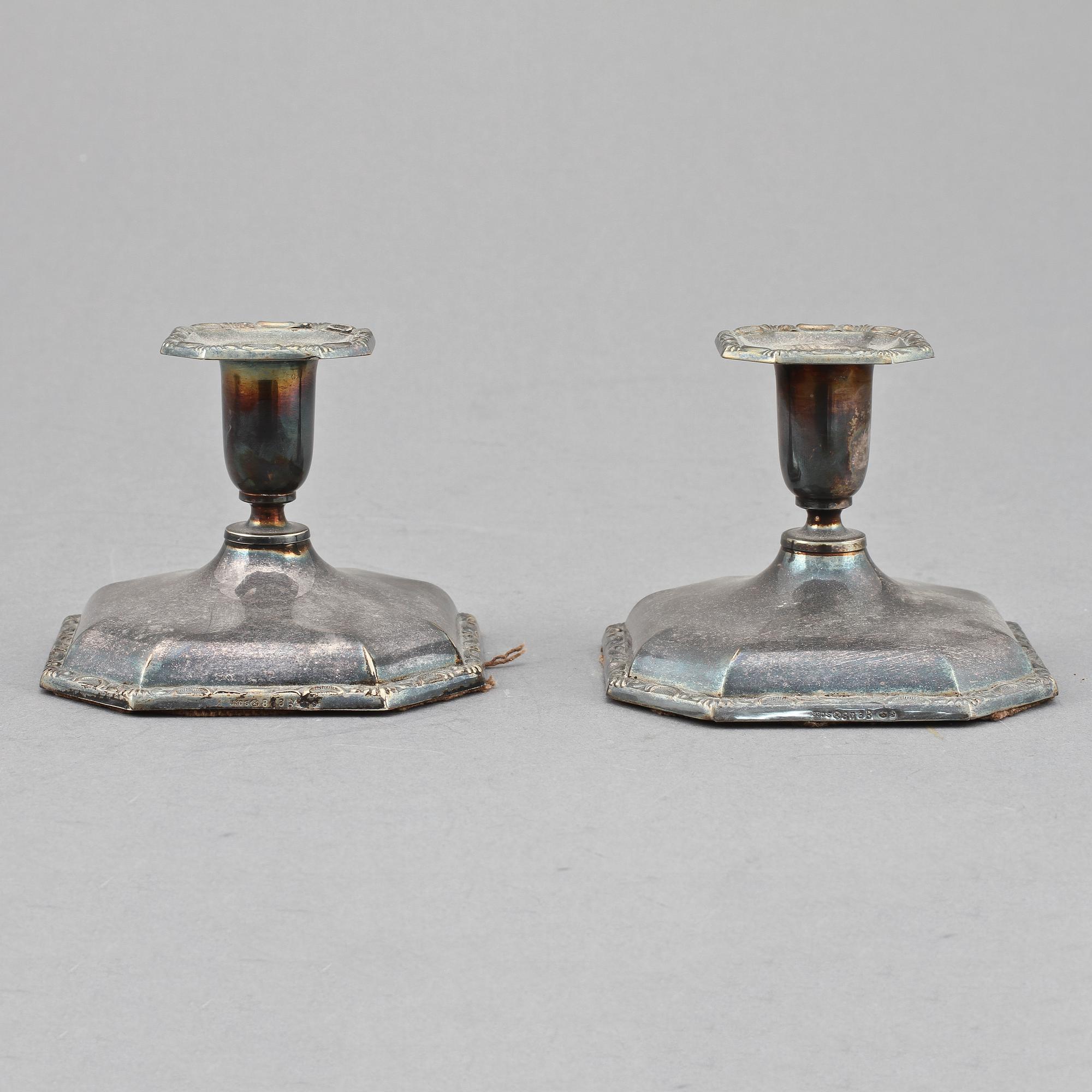 LJUSSTAKAR, ett par, silver, importstmpl samt FAT, silver, K & E Carlson, Tore Eldh, Göteborg, 1900-tal.