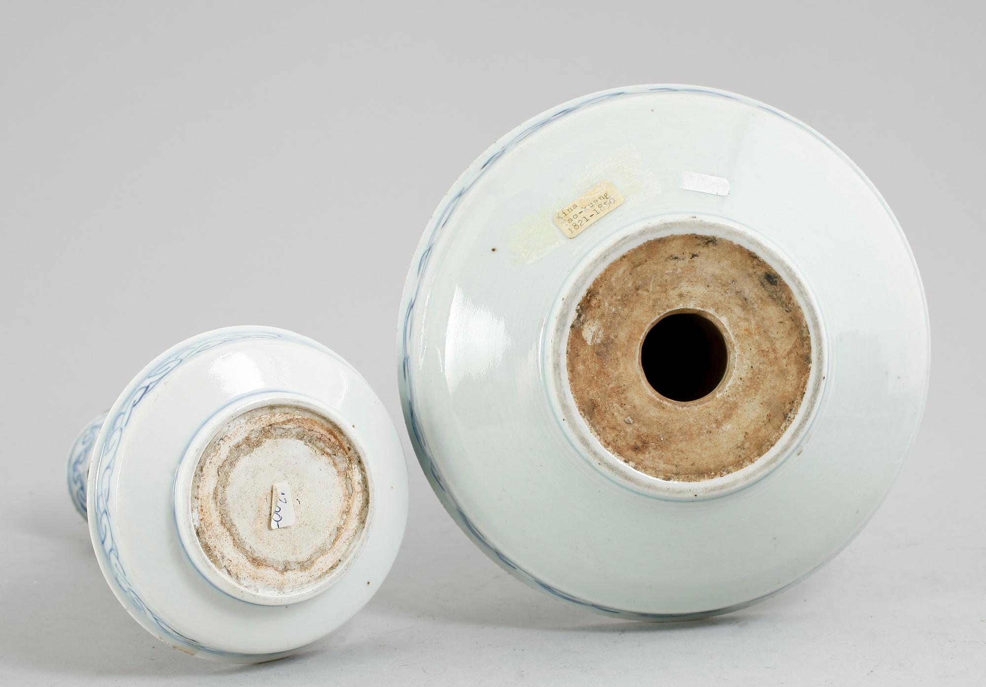 RÖKELSESTÄLL, 2 st, porslin, Kina, 1800-tal.