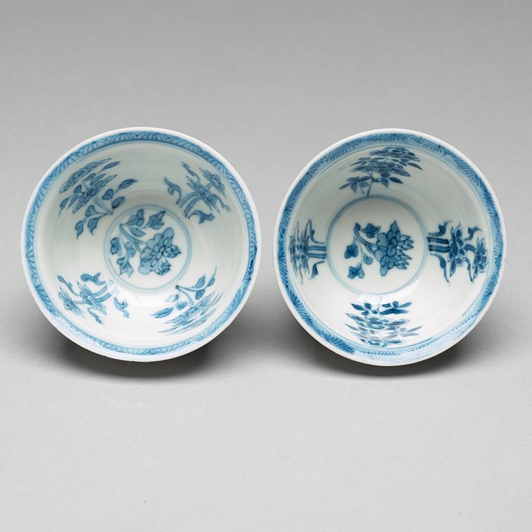 Two blue and white 'Ling Long' bowls, Qing dynasty, Kangxi (1662-1722).