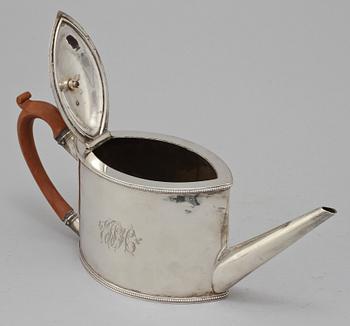 TEKANNA, silver, London, England sekelskiftet 1700/1800. Vikt 440 g.