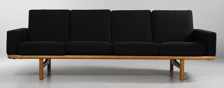 SOFFA, "GE 236/4", Hans J Wegner, Getama, brännmärkt.
