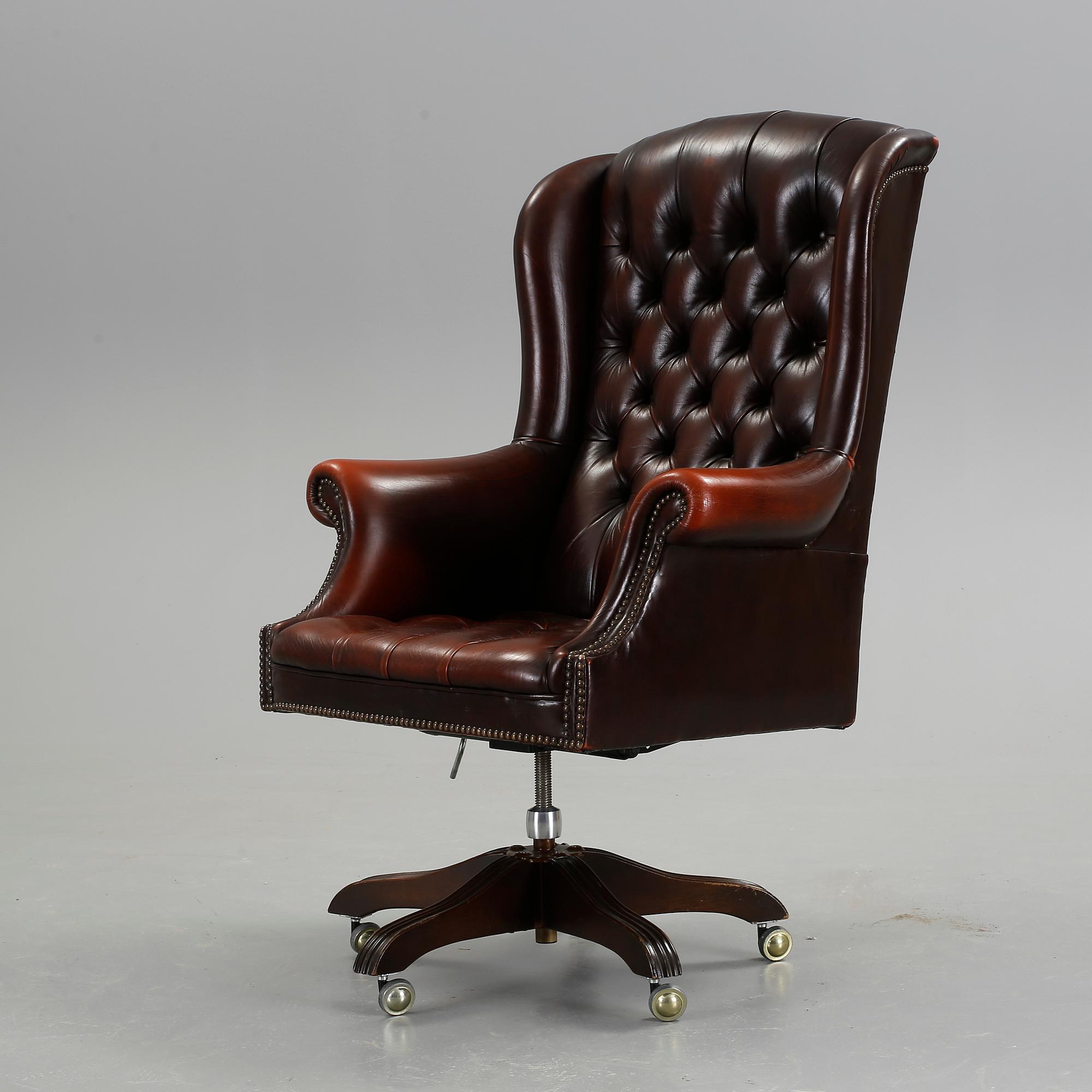 SKRIVBORDSSTOL, Engelsk stil, 1900-talets andra hälft.