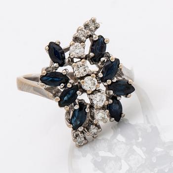 RING 18K whitegold w sapphires and brilliant-cut diamonds 0,39 ct inscribed in shank, W VVS, original invoice enclosed.