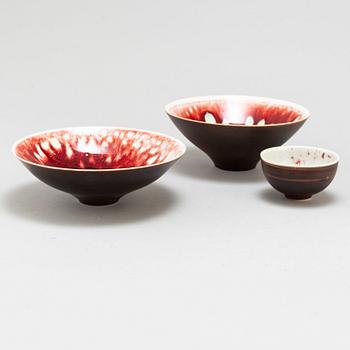 FRIEDL HOLZER-KJELLBERG, a set of three ceramic bowls, signed F.H.Kj. Arabia.