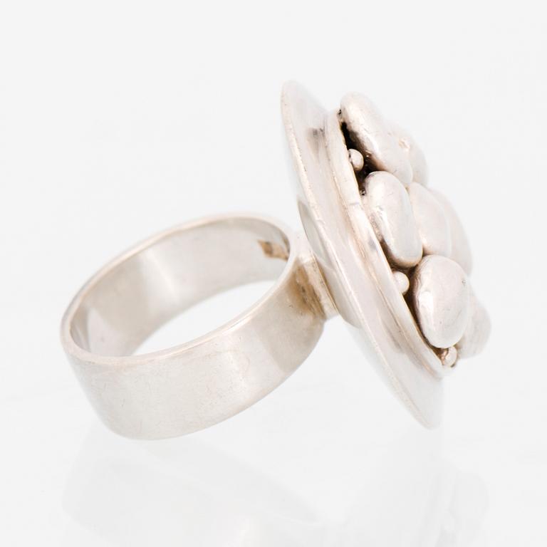 SAARA HOPEA, RING, silver. Ossian Hopea, Borgå 1961.