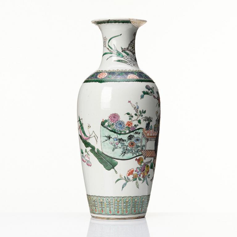 A Chinese famille rose vase, Qing dynasty, 19th Century.