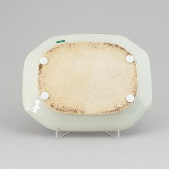 A pair of famille rose serving dishes, Qing dynasty, Qianlong (1736-95).