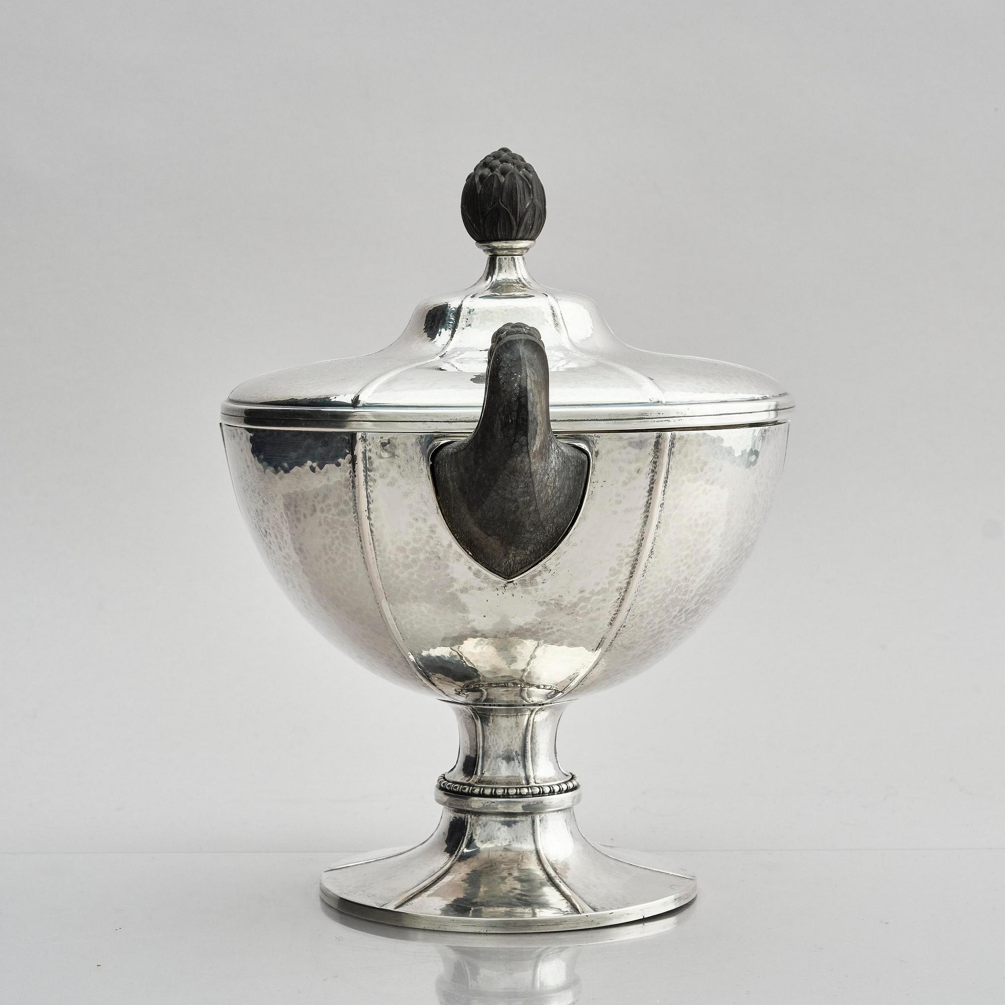 Sandbergs Eftr G C Gustafsson C A, skål med lock, silver, Helsingborg 1919.