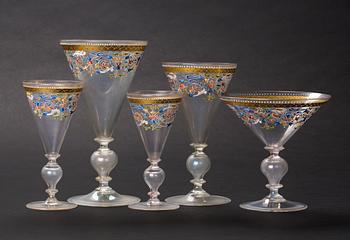 GLASSERVIS, 97 delar, Renässans-stil. Venedig, 1900-talets första hälft. Troligen Salviati & Co,