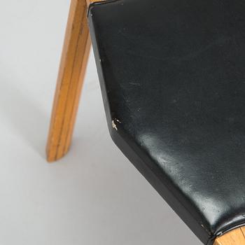 Alvar Aalto, jakkara, mallli X 602, O.Y. Huonekalu- ja Rakennustyötehdas A.B. 1900-luvun puoliväli.