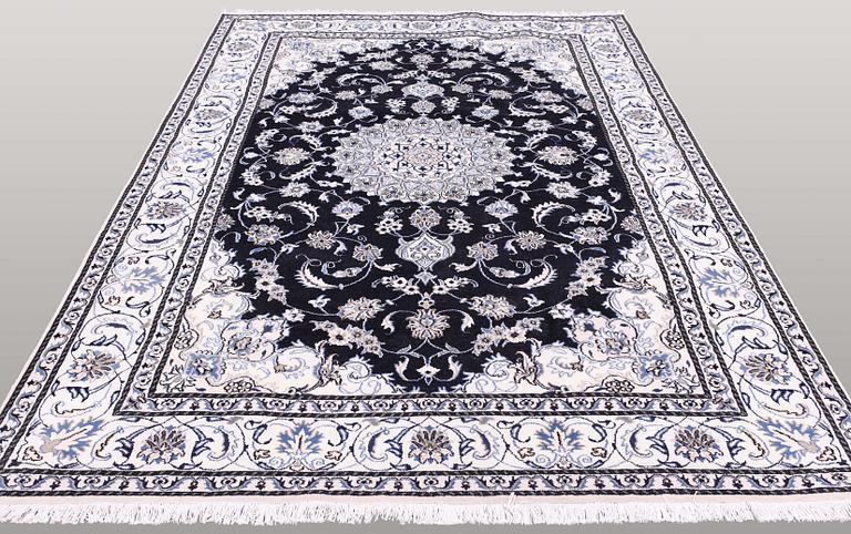 Matto, Nain part silk, ca 290 x 202 cm.