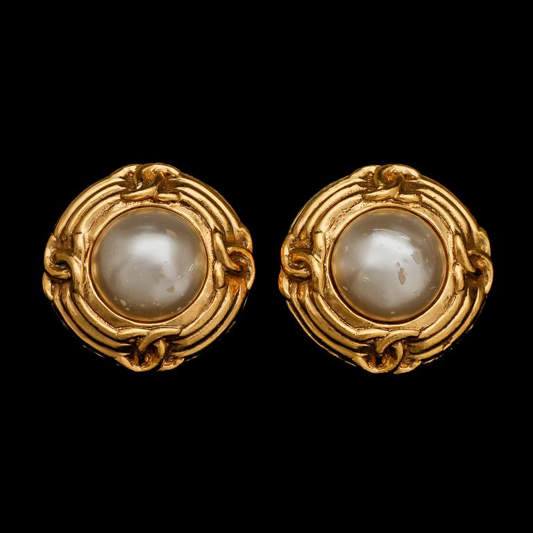 CHANEL, a pair of earclips.