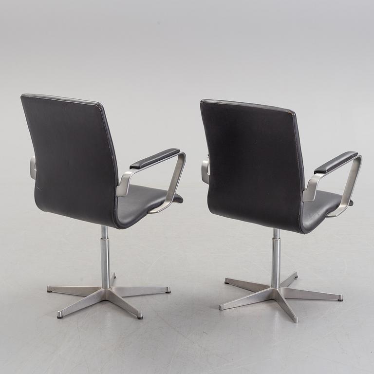 A pair of 'Oxford' arm chairs by Arne Jacobsen, Fritz Hansen, Denmark, 1985.