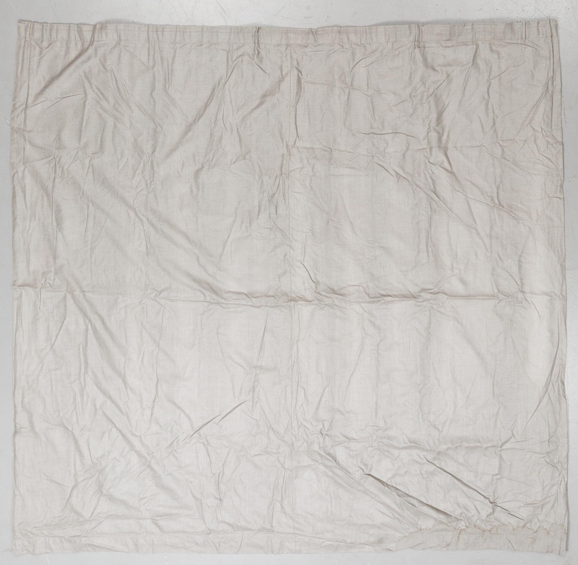 A pair of velvet curatins, 21st Century. Measurement 260x326 cm.
