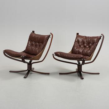 FÅTÖLJER, ett par, "The Falcon Chair", Sigurd Ressell, Vatne Möbler, Norge, 1900-talets andra hälft.