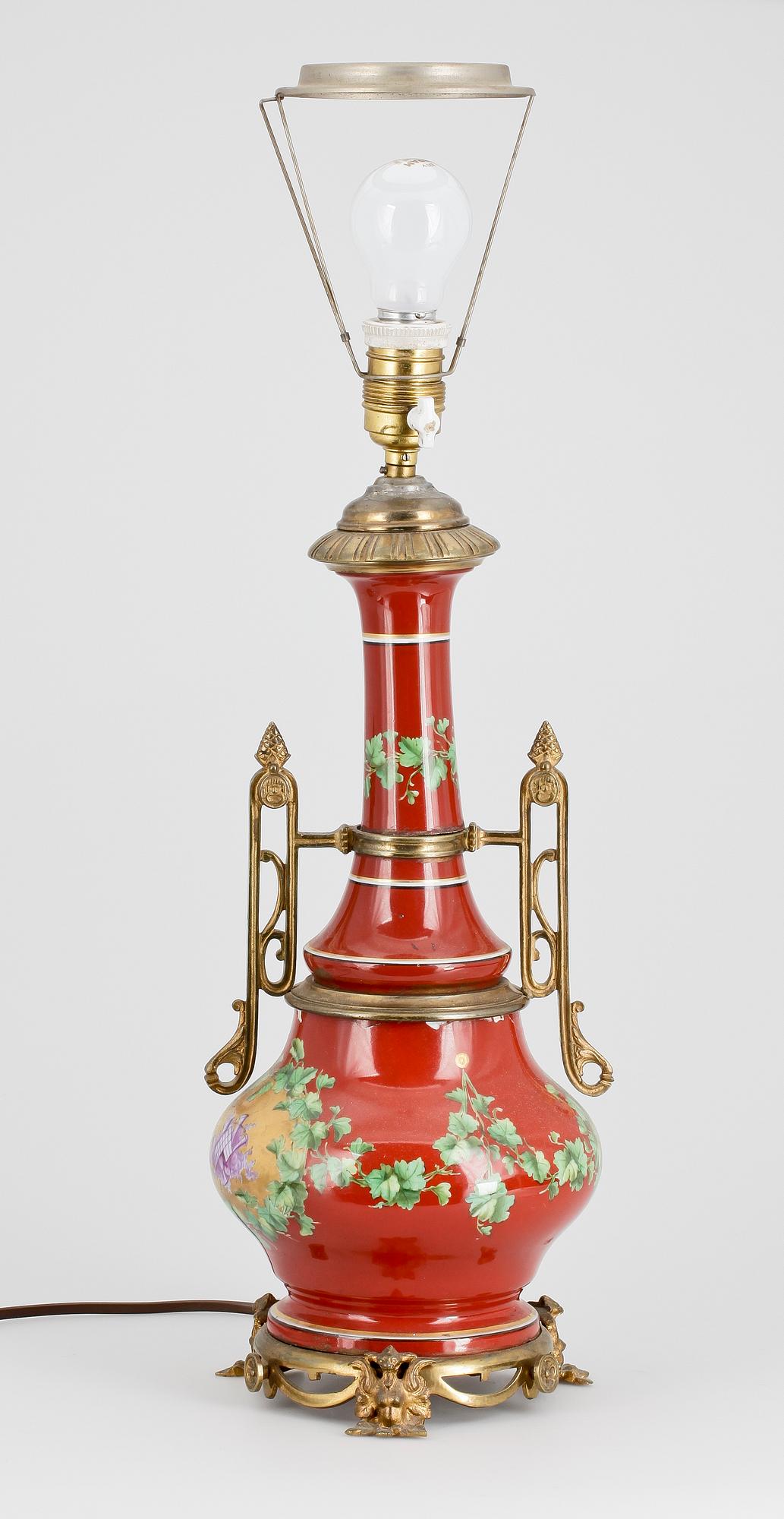 BORDSLAMPA, mässing och porslin, 1900-tal.