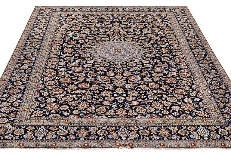 A Kashan, carpet, c. 405 x 303 cm.