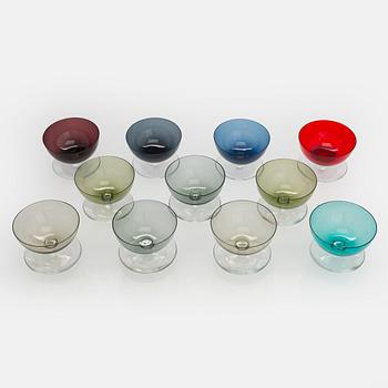 Saara Hopea, an 11-piece set of 1950s/60s dessert bowls, model 1344. Nuutajärvi Notsjö Finland.