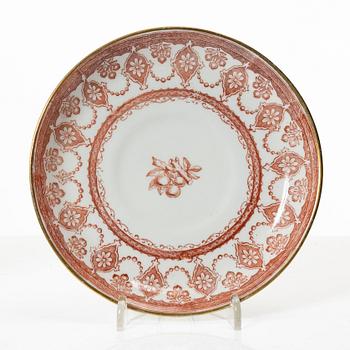 Tekoppar med fat, porslin, 19 st, troligtvis England, omkring år 1900.